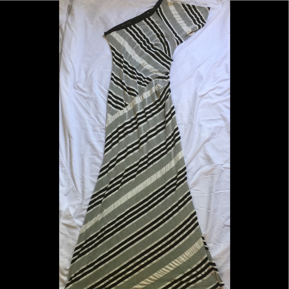 Fraiche by J One Shoulder Maxi Dress